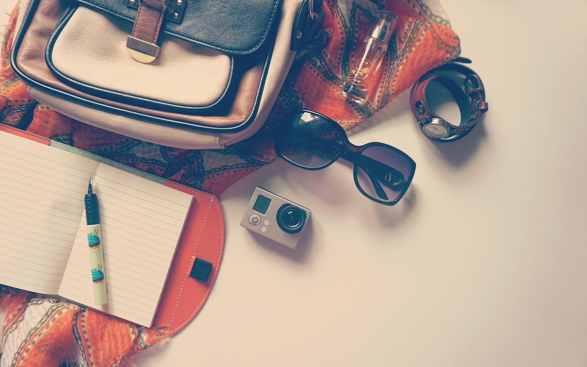 Sonnenbrille, Kamera, Symbole für Reisebranche
